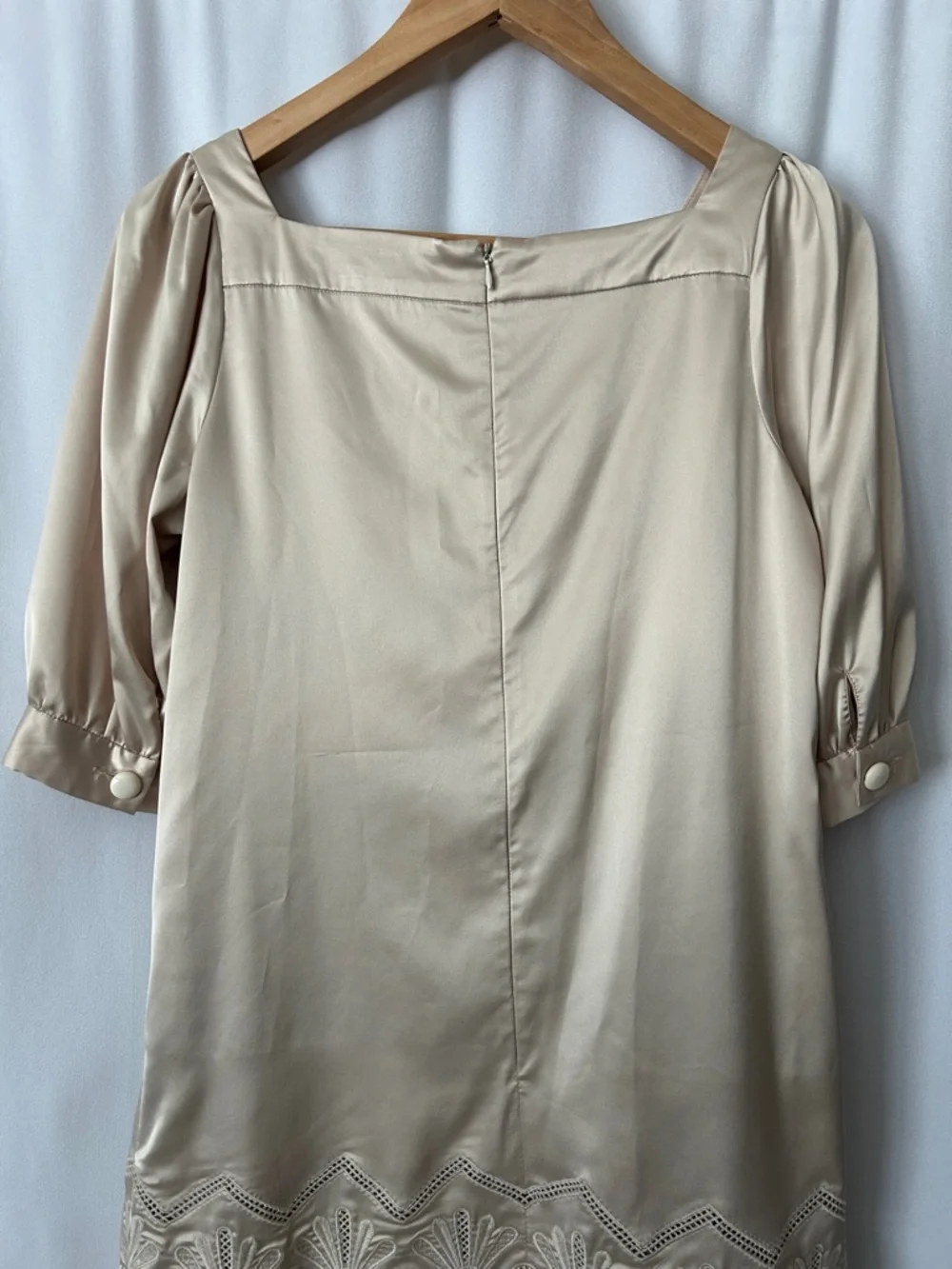 Chloé Luxurious Taupe Silk 3/4 Sleeve Floral Shift Sheath Mini Dress *Size 4* 🌺🌺 - Picture 6 of 9